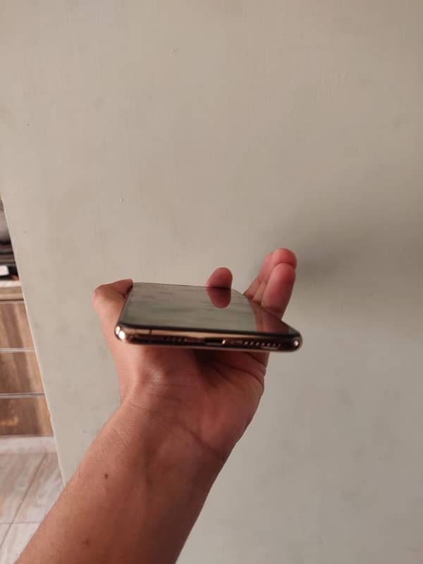 iPhon Xs max pta approved 4