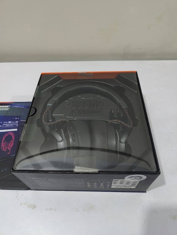 JBL Quantum 800 Gaming Headphone 1