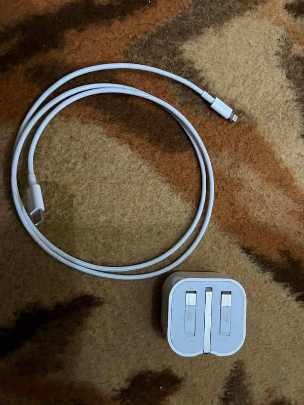 iphone original adapter 20 Watt and cable 1