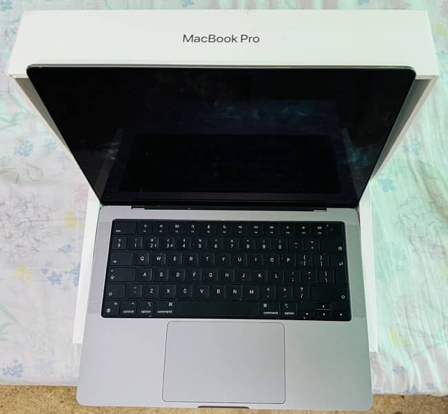 Apple Mac book M1 Pro Chip 14 in 3