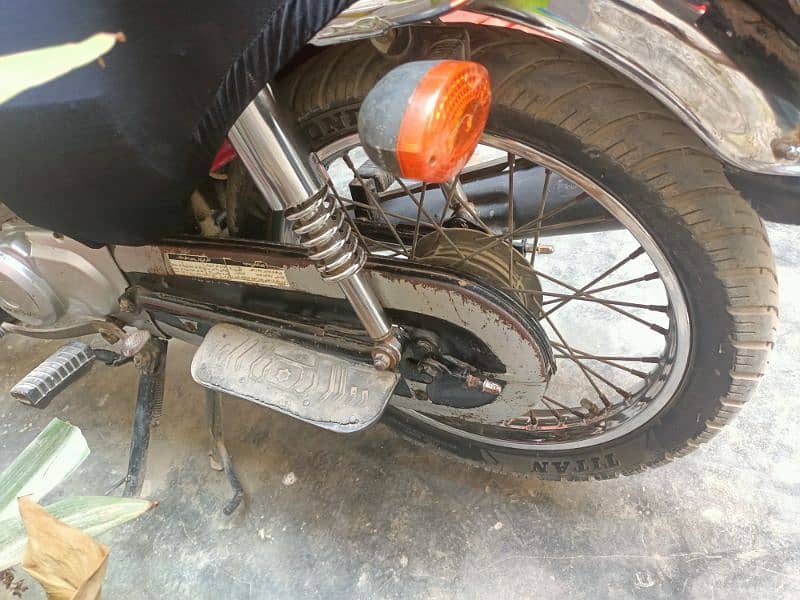 honda 125 model 2021 Red color Karachi number 4