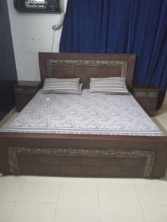 Double bed with side tables.