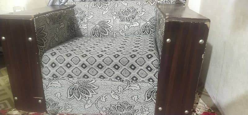 6 peice sofa set condition in used 1