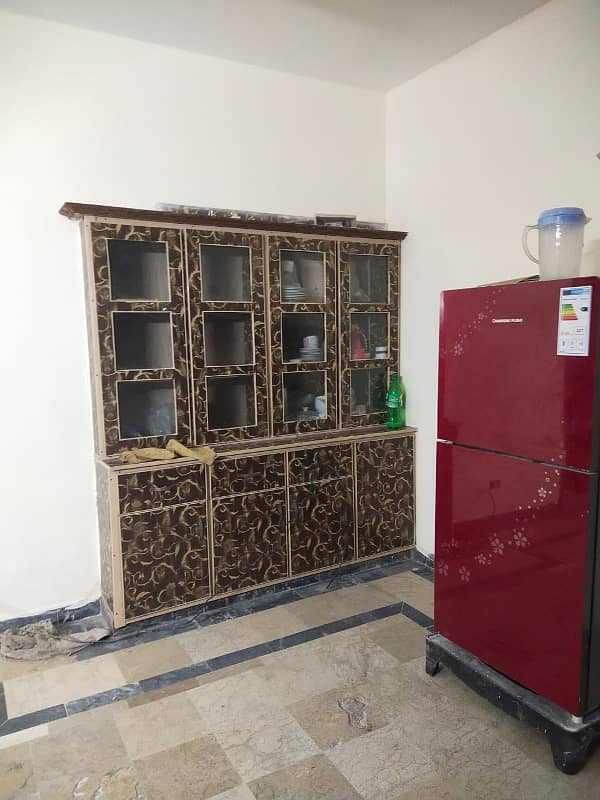 5 marla upper portion for rent in johar townfor Family and female and bachelor Silent office (Call center + Software house) 2