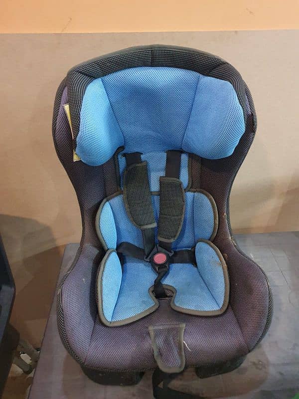 car seat/ carry cot for toddlers and infants 4