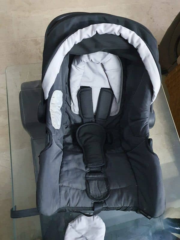 car seat/ carry cot for toddlers and infants 9