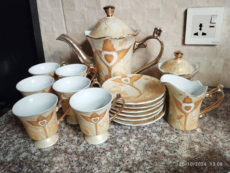 Fancy / Yellow / 17 piece / Gold plated / Porcelain Tea Set 0