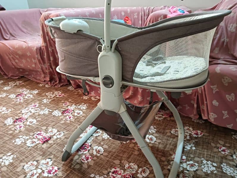 Mastela Deluxe Multifunctional Bassinet 6 in 1 3