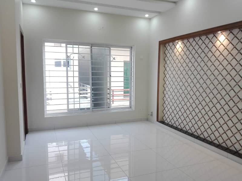 rent Your Ideal Upper Portion In D-12's Top Location 0