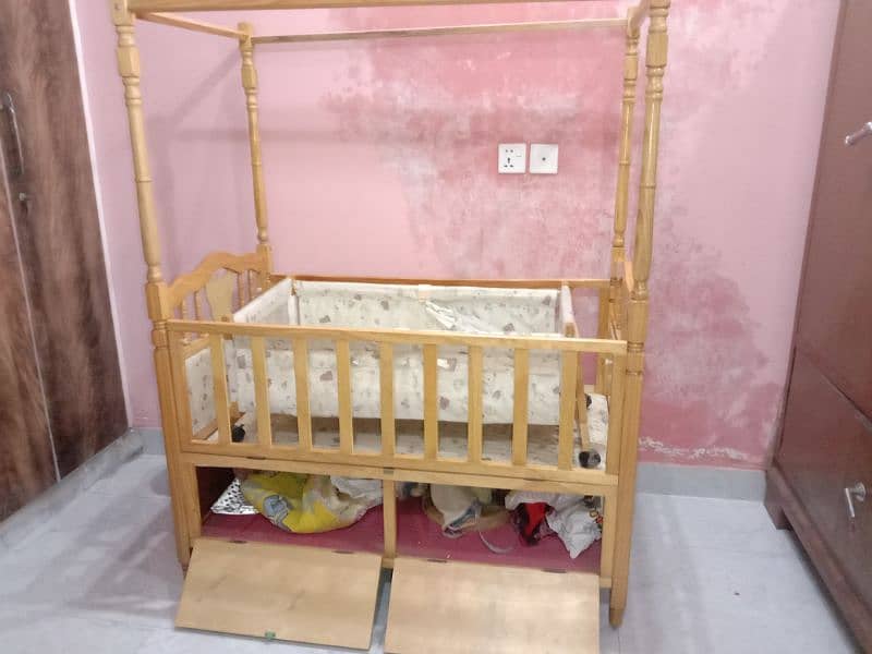 Baby cot with baby swinger 2 in 1 3