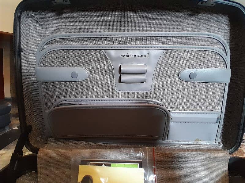 Brief case for sale in outclass condition 5