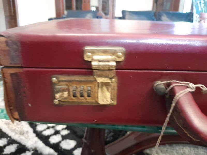 Brief case for sale in outclass condition 17