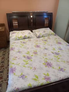 Queen size Bed 5 x 6 without mattress