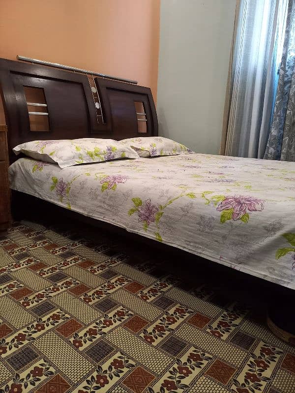 Queen size Bed 5 x 6 without mattress 2