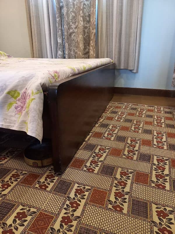 Queen size Bed 5 x 6 without mattress 5