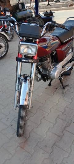 Honda 125 cc 2005 model for sale WhatsApp number 03487390292)