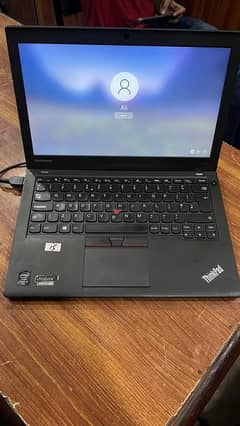 Lenovo (X250). Double battery core i5  5thgeneration 8gb ram 128gb ssd