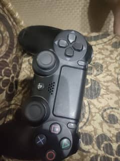 PS4 controller used new oringel  all ok ha PS4 sale ker da ha