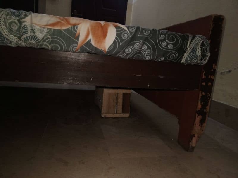 bed for argent sale in 16000 without matress 1