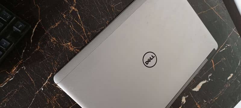 Dell laptop 8 Gb ram 500 Gb hard disk 128 SSD 1