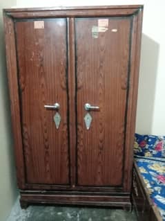 iron ki safe almari 2door door 200 kg ki hai