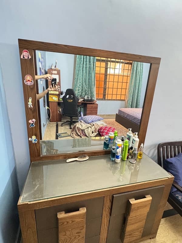 king sized bed with 2 side tables and 1 dressing table for sale 5