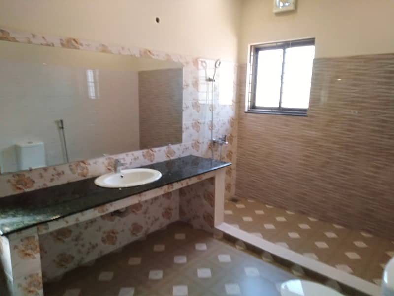 1 Kanal Like New Upper Portion Available For Rent In EE Block Bahria Town Lahore 18