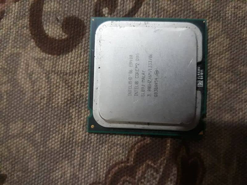 2 CPUs core 2 duo 3.00ghz and 2.40ghz 2