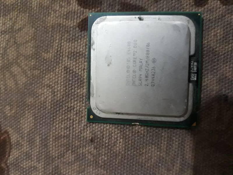 2 CPUs core 2 duo 3.00ghz and 2.40ghz 6