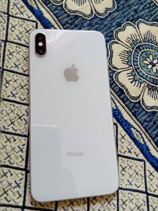 Iphone xs max ha. . . . 1