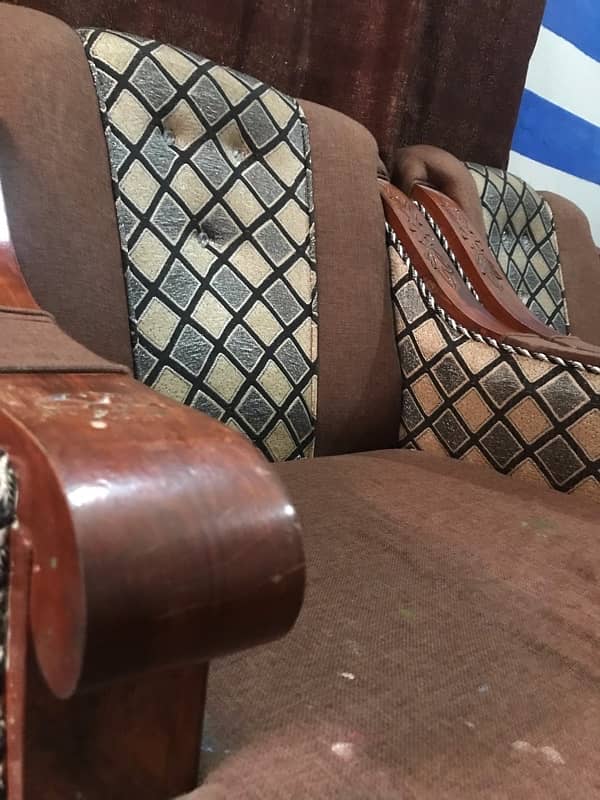 5 Seater sofa set urgent sale 5