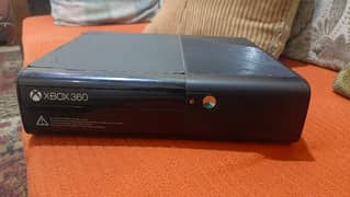 XBOX 360 E SLIM WITH 4 GAMES