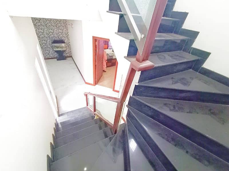 10 MARLA HOUSE FOR SALE IN DHA RAHBAR BLOCK D GASS AVAILABLE 8