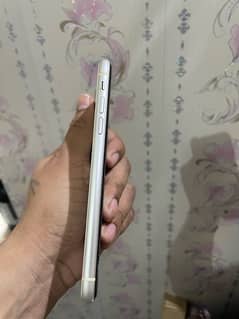 I phone 11 64 GB10 by 10 condition white color with box