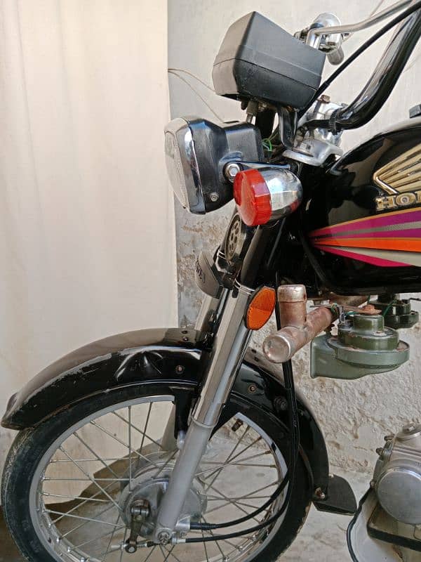 Honda CD 70 Black 6