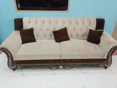 5 seater sofa only 4 month used new condition -Chats pe contact karain