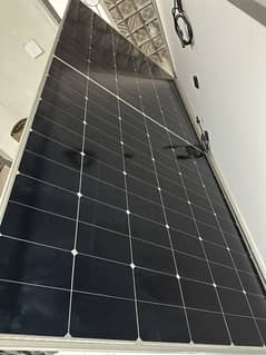 Longi Solar Hi-M0 X6 585W 2 Plates only One Month Used.