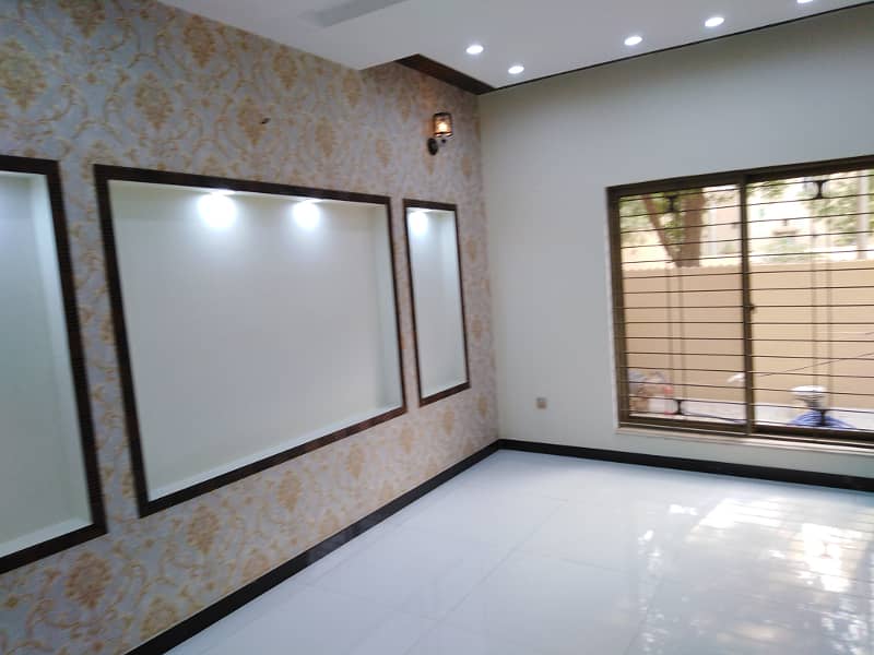 Like New 10 Marla Lower Portion For Rent In Oversease B Block Bahria Town Lahore 3