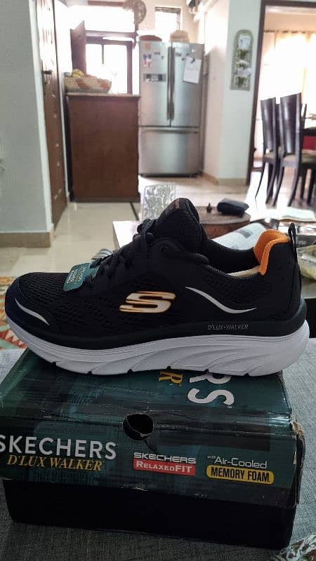 Skechers DLUX WALKER(MEMORY FOAM) Size 43 3