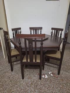 solid wood used dining table in very good condition