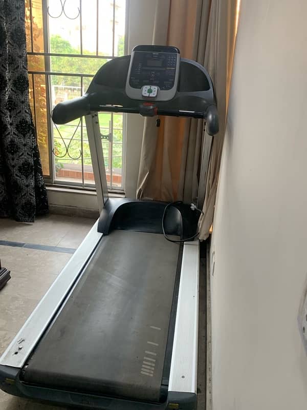 160 kg Professional Treadmill machine. 4