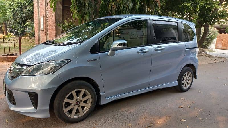 7 Seater , Hybrid 1.5 ,  Honda Freed 2