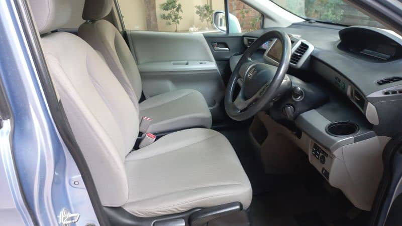 7 Seater , Hybrid 1.5 ,  Honda Freed 8