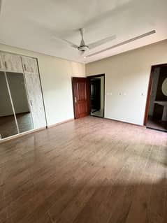 Brand New 10 Marla Apartment 7th Floor Facing Lake Is Available For Sale In Askari 11 Sector D Terminal Payment Not Paid 0