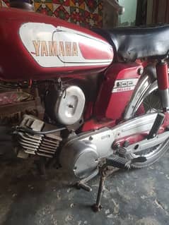 Yamaha deluxe 100 1982 model red