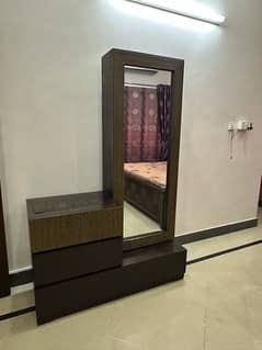 king size bed with dressing table