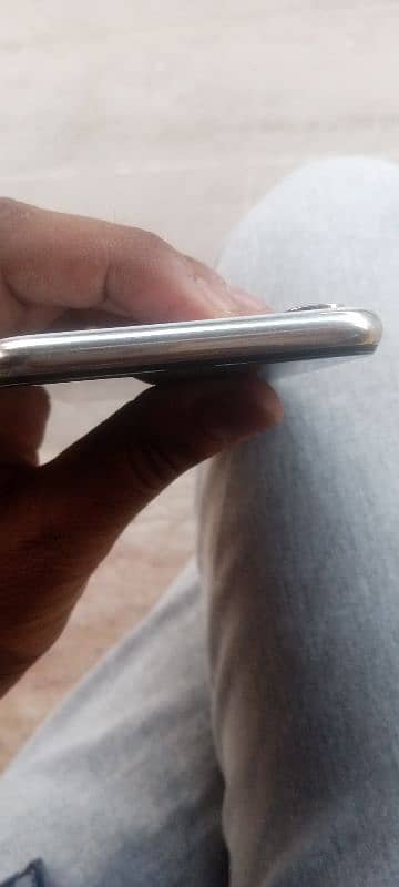 iPhone X 64 GB Non PTA Exchange Possible 5