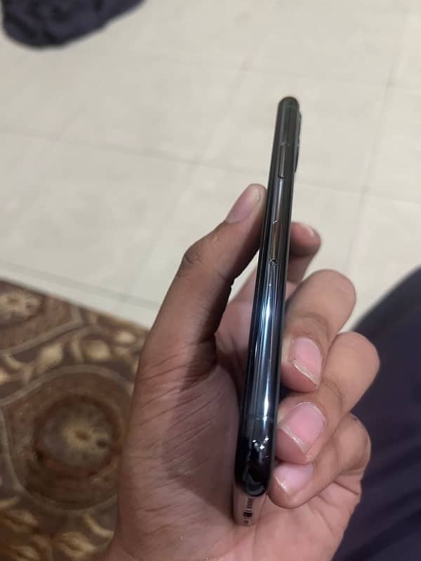 I phone 11 pro front glass break h Panal ma 2 dot h 3