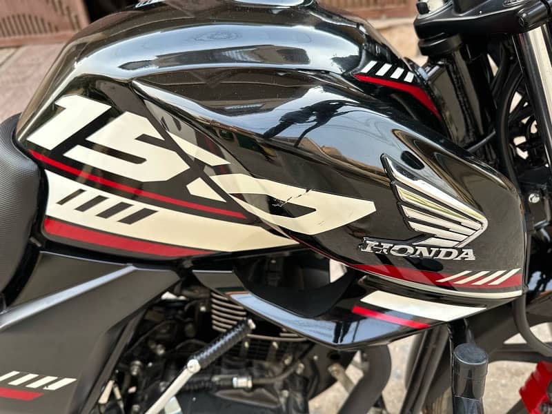 Honda CB 150F 2024 6