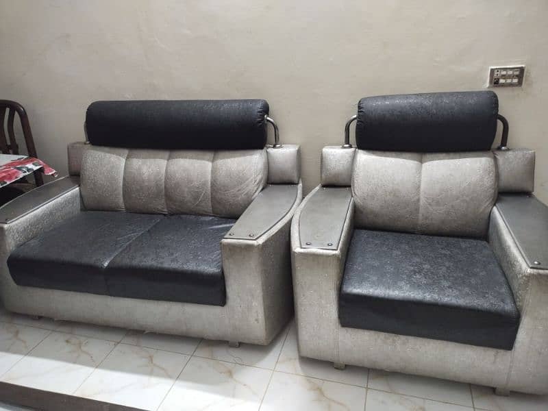 3,2,1 sofa set grey and black colour 4